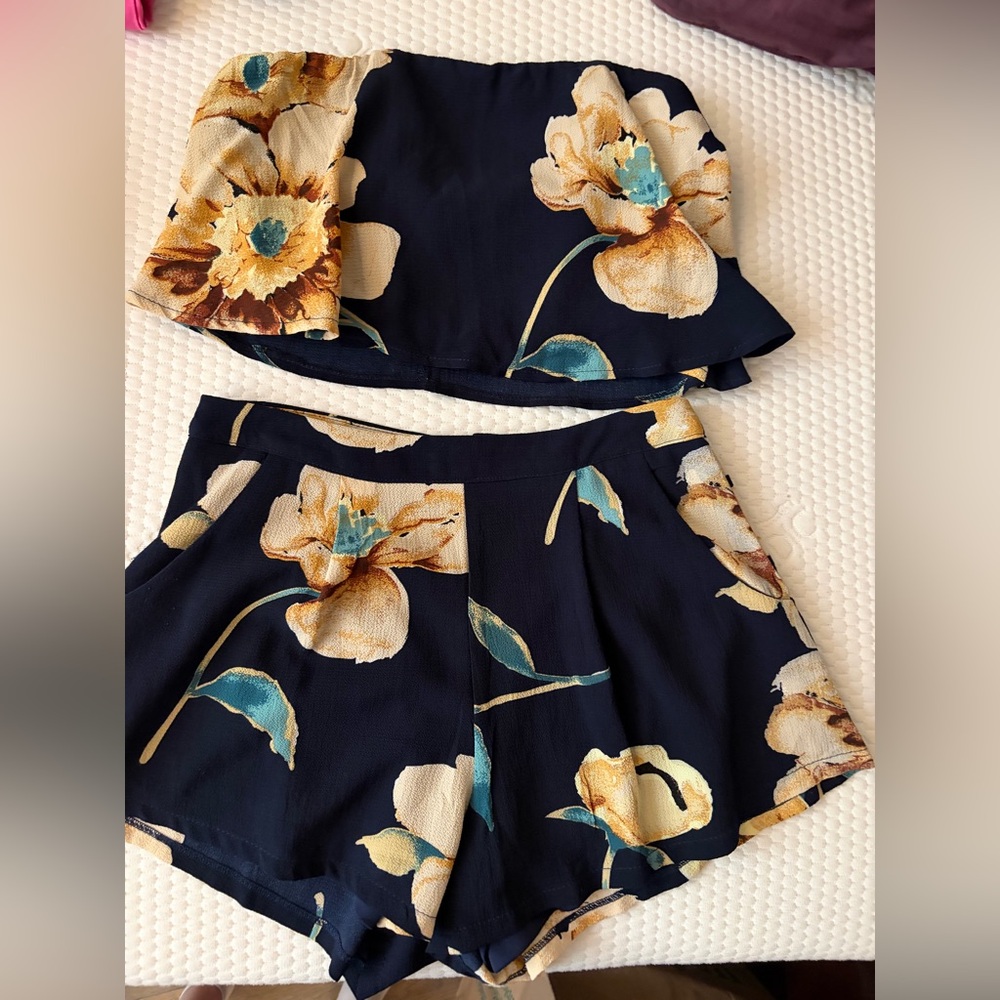 Two-Piece Strapless Navy Set With Yellow Flowers